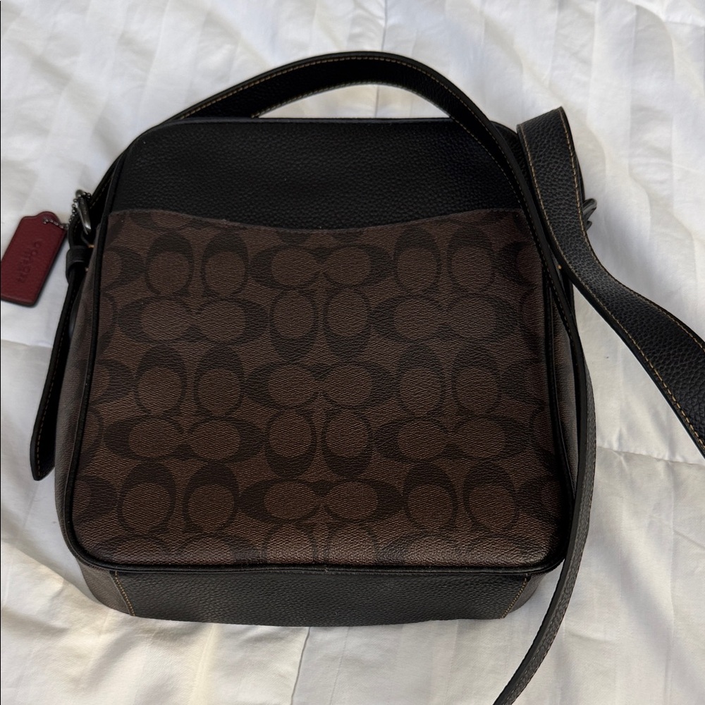 SOLD❗️Coach Men’s Brown Signature Messenger Bag with Yellow & Red Stripes - Picture 2 of 8